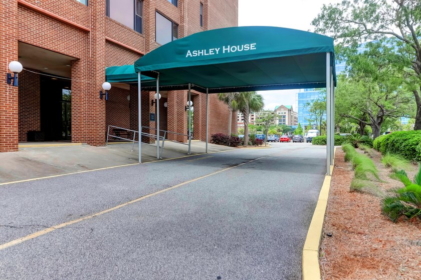 Turn-key condo across from the Charleston City Marina! This - photo 33