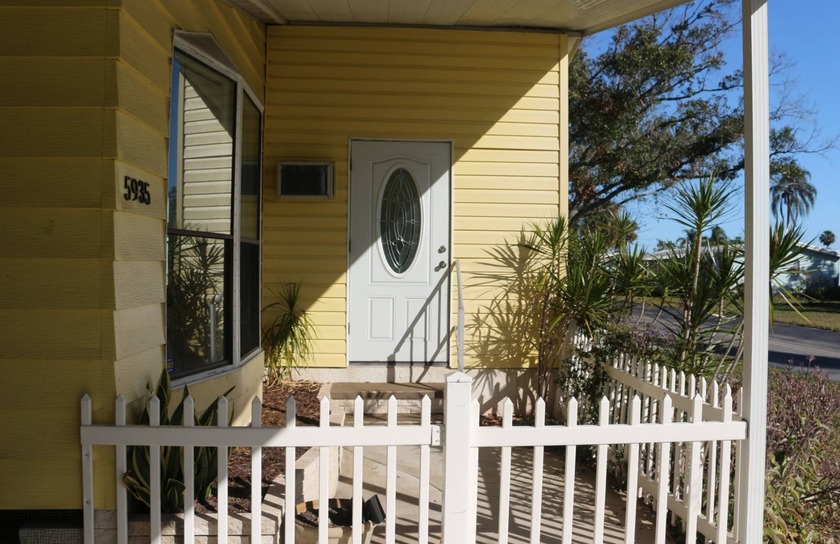 Priced to sell! Moderately updated 2-bedroom 2-bath manufactured - photo 3