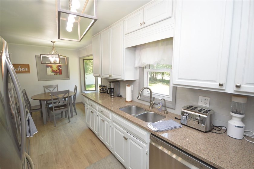 Presenting a spacious 3+ bedroom, 2 bathroom ranch home, ideally - photo 11