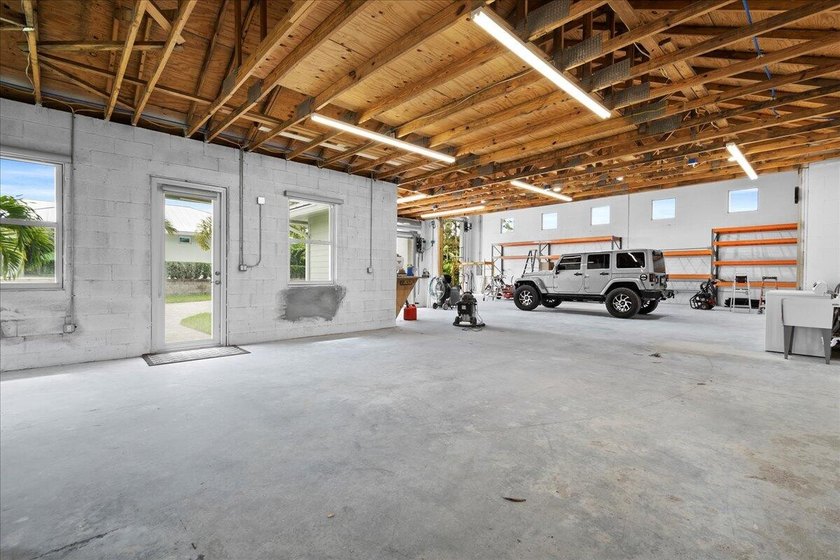 This beautiful home built in 2022 then massively upgraded in - photo 18