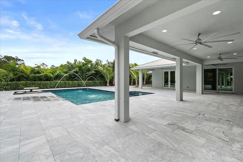 This beautiful home built in 2022 then massively upgraded in - photo 24