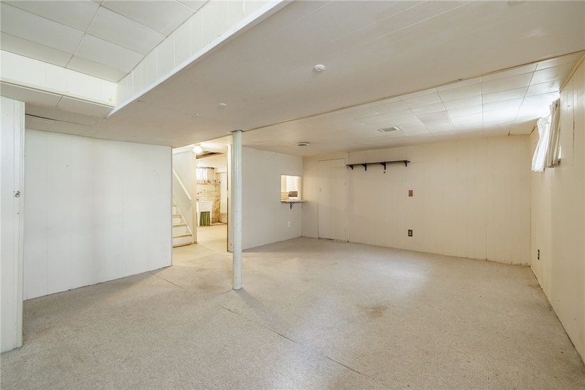 Welcome to this spacious Cape Cod, ideally located in a - photo 25