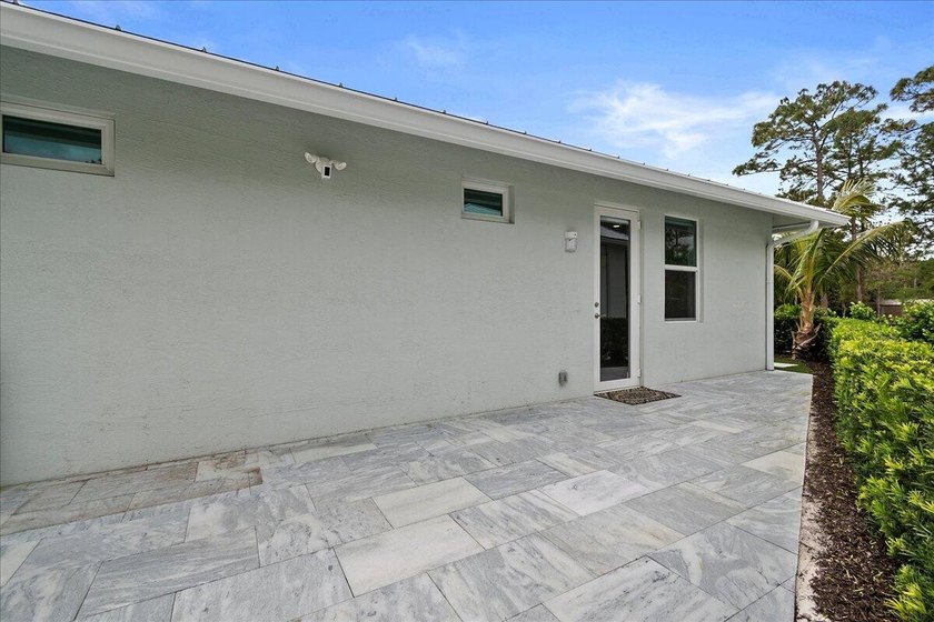 This beautiful home built in 2022 then massively upgraded in - photo 26
