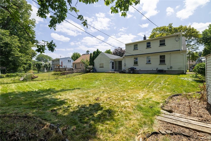 Welcome to this spacious Cape Cod, ideally located in a - photo 29