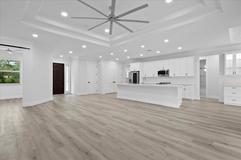 This beautiful home built in 2022 then massively upgraded in - photo 29