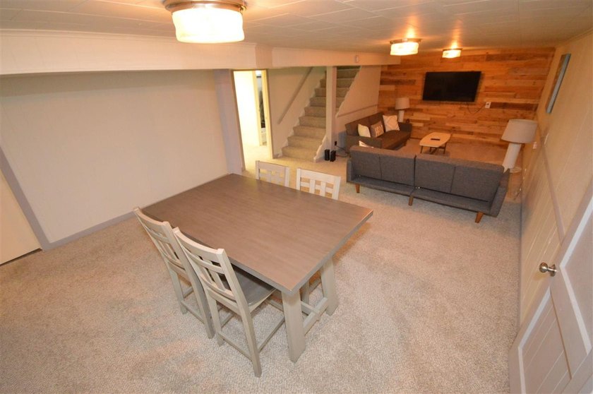Presenting a spacious 3+ bedroom, 2 bathroom ranch home, ideally - photo 32