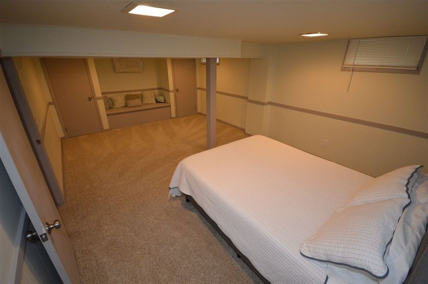 Presenting a spacious 3+ bedroom, 2 bathroom ranch home, ideally - photo 34