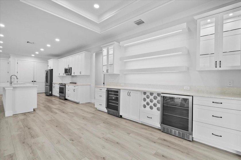 This beautiful home built in 2022 then massively upgraded in - photo 34
