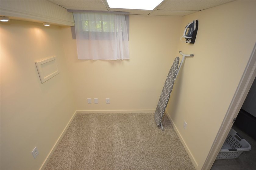 Presenting a spacious 3+ bedroom, 2 bathroom ranch home, ideally - photo 37