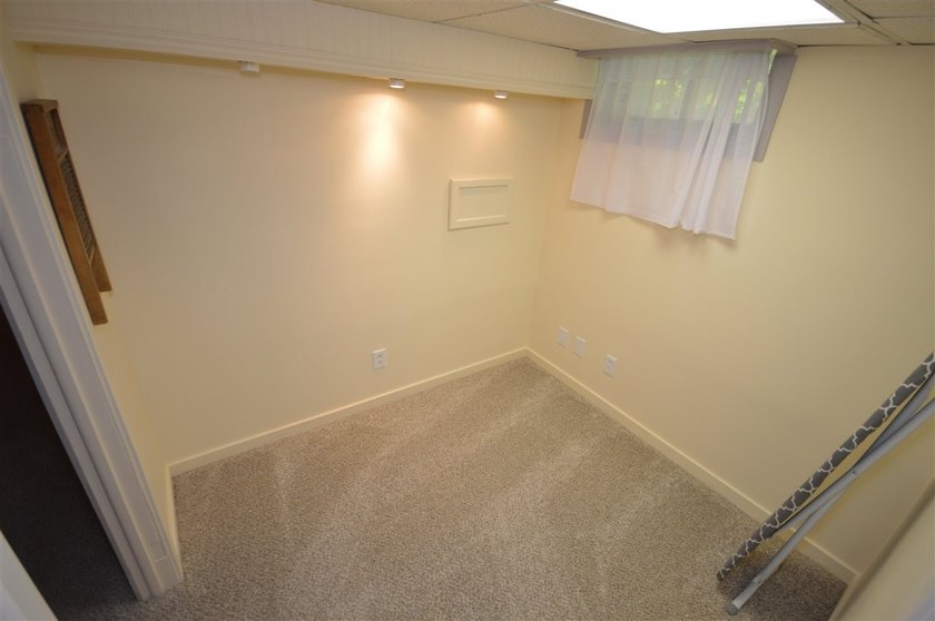 Presenting a spacious 3+ bedroom, 2 bathroom ranch home, ideally - photo 38