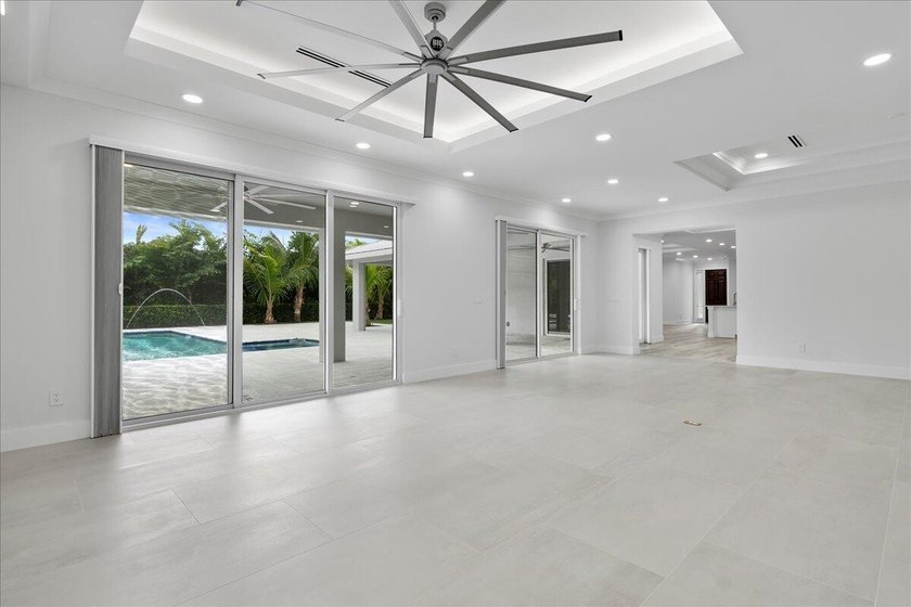 This beautiful home built in 2022 then massively upgraded in - photo 40