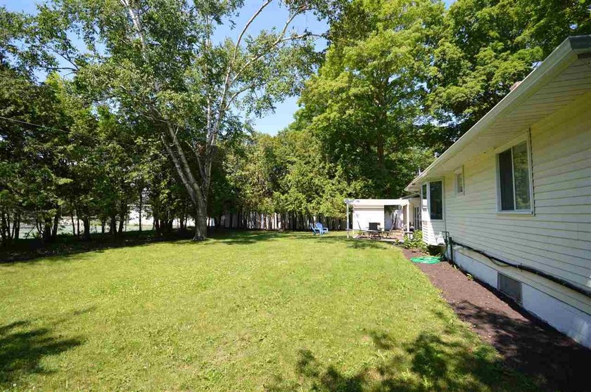 Presenting a spacious 3+ bedroom, 2 bathroom ranch home, ideally - photo 46