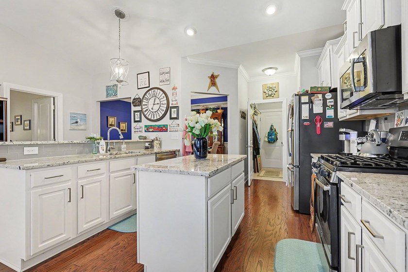 Welcome to 5459 Elba Way, a beautifully maintained 3-bedroom - photo 8
