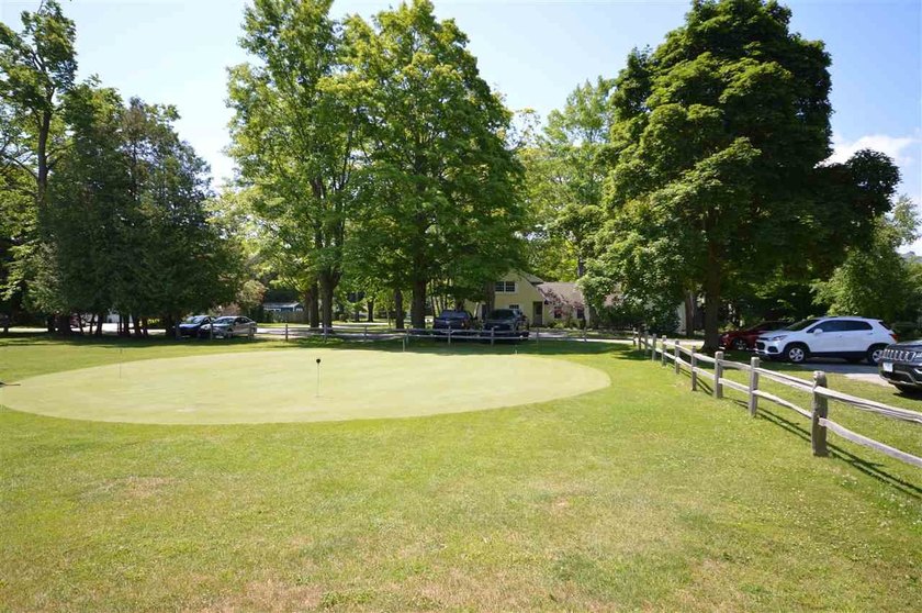 Presenting a spacious 3+ bedroom, 2 bathroom ranch home, ideally - photo 49