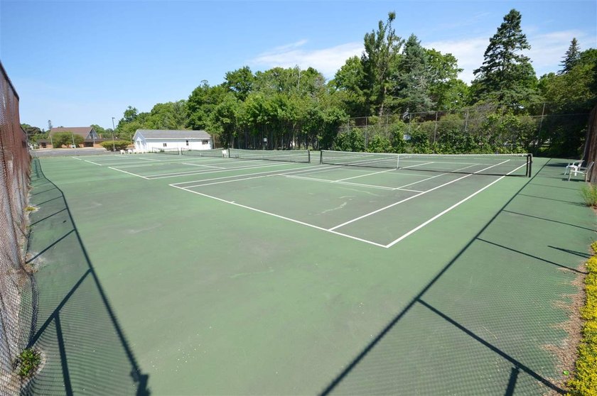Presenting a spacious 3+ bedroom, 2 bathroom ranch home, ideally - photo 50