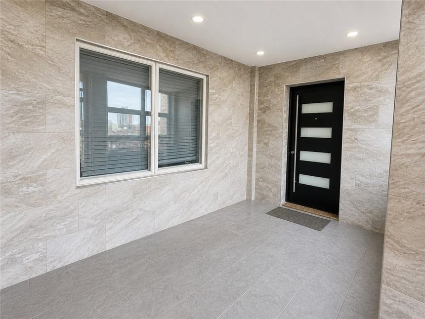 ~800 sq ft of private outdoor space + over 1,500 sq ft interior - photo 6