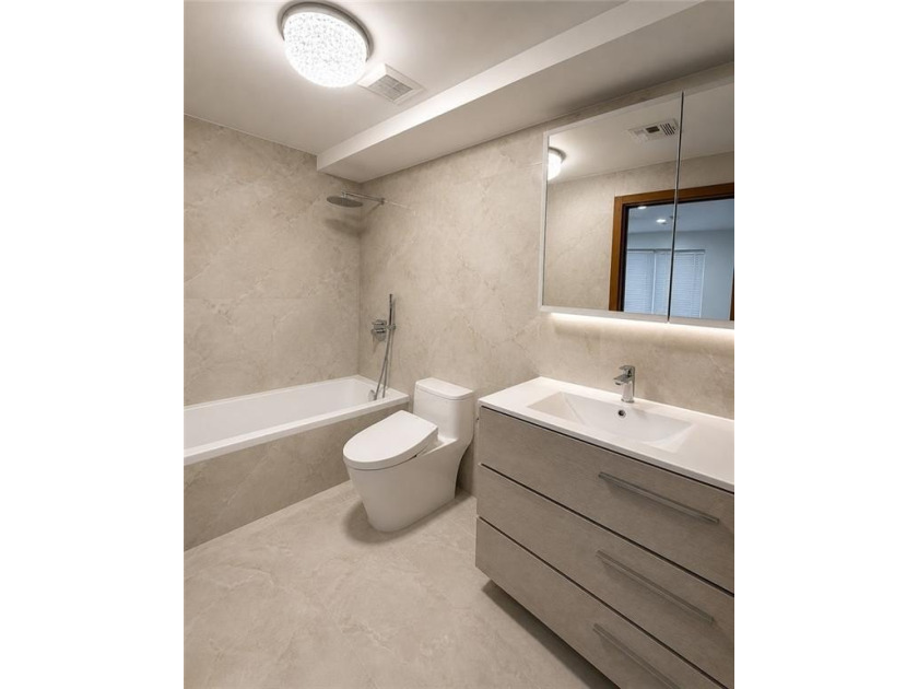 ~800 sq ft of private outdoor space + over 1,500 sq ft interior - photo 7