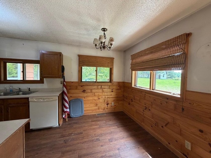 Perfect start to Country Living! If you are looking for a - photo 8