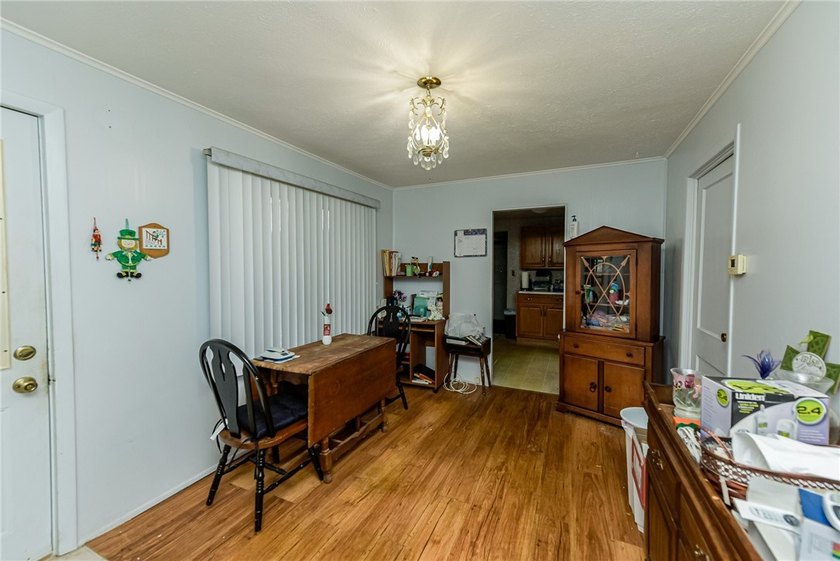 Welcome to 47 Chippendale Rd! This two bedroom home offers a - photo 9