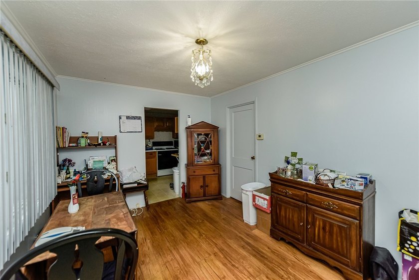 Welcome to 47 Chippendale Rd! This two bedroom home offers a - photo 10
