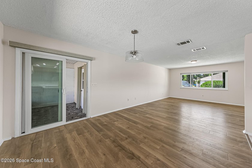 THIS IS A MUST SEE! Extremely Well-Maintained, Remodeled, 3 - photo 15