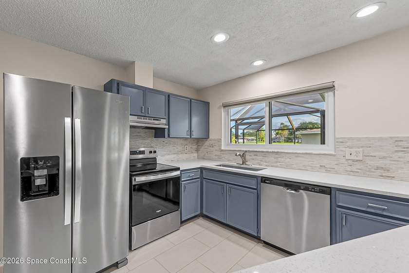 THIS IS A MUST SEE! Extremely Well-Maintained, Remodeled, 3 - photo 18