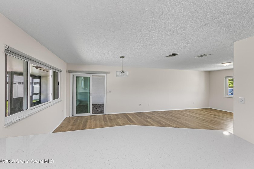 THIS IS A MUST SEE! Extremely Well-Maintained, Remodeled, 3 - photo 20