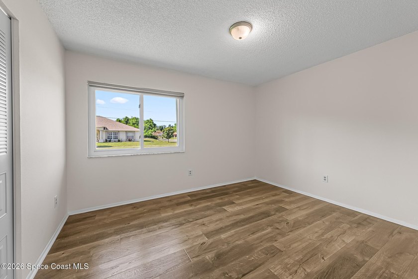 THIS IS A MUST SEE! Extremely Well-Maintained, Remodeled, 3 - photo 23