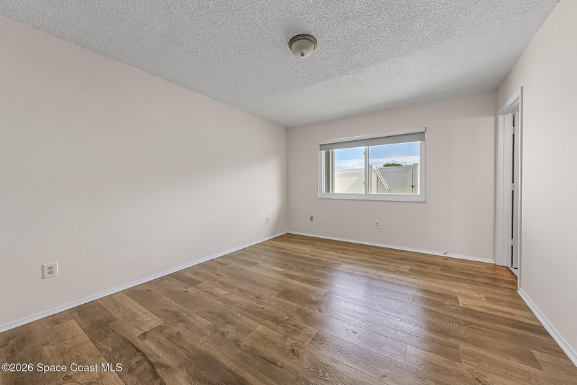 THIS IS A MUST SEE! Extremely Well-Maintained, Remodeled, 3 - photo 25