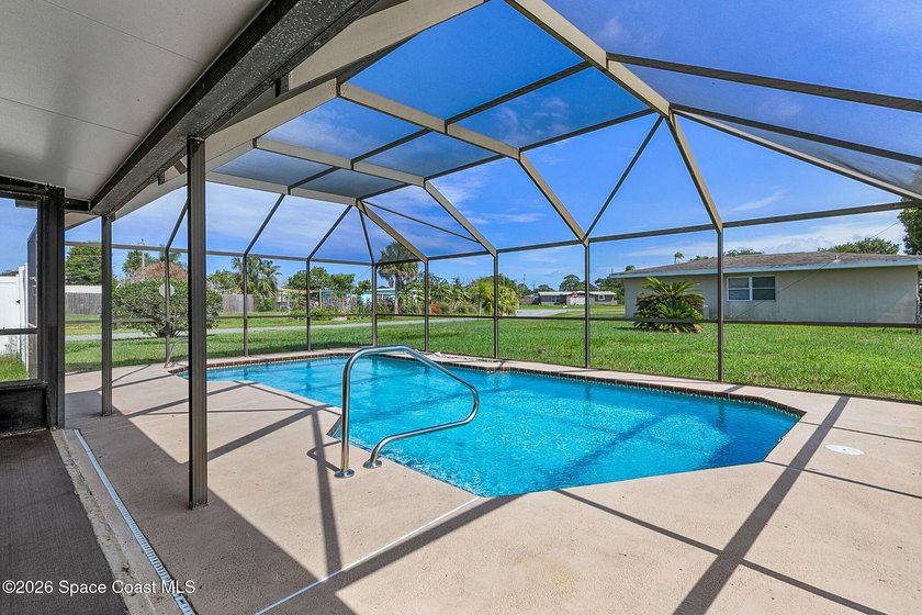 THIS IS A MUST SEE! Extremely Well-Maintained, Remodeled, 3 - photo 34