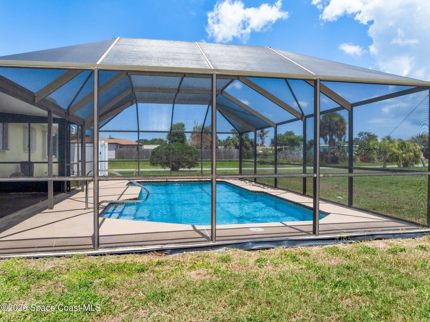 THIS IS A MUST SEE! Extremely Well-Maintained, Remodeled, 3 - photo 40