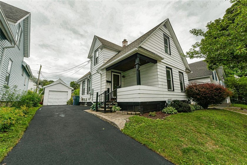 Welcome to 441 Benton Street! This Cape Cod style home located - photo 2