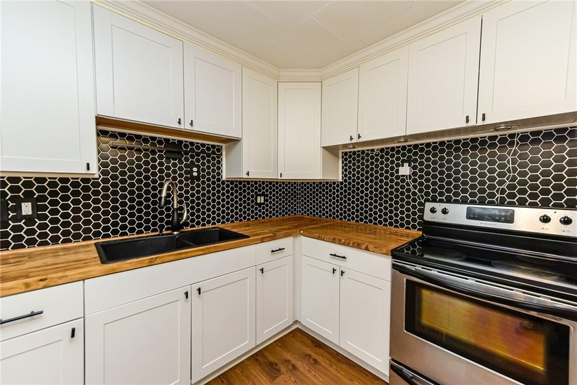Welcome to 441 Benton Street! This Cape Cod style home located - photo 7