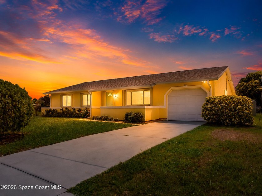 THIS IS A MUST SEE! Extremely Well-Maintained, Remodeled, 3 - photo 50