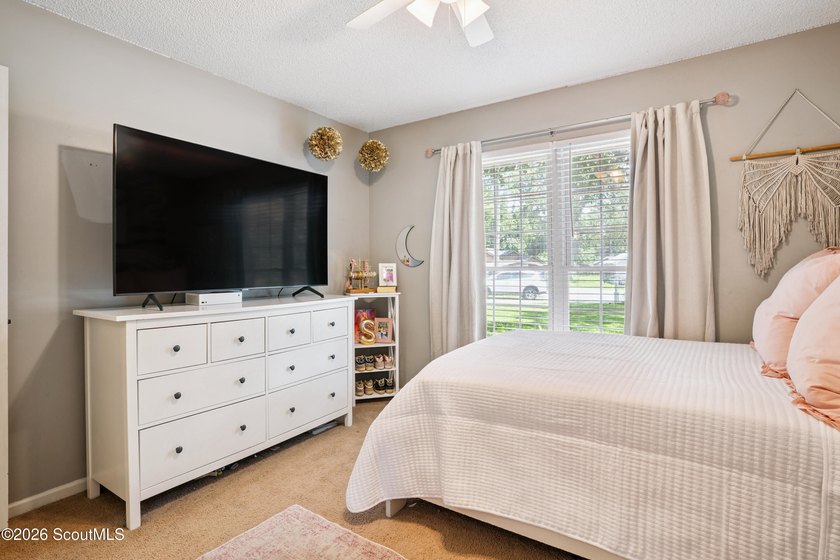 Welcome home to this charming 3-bedroom, 2-bath cottage-style - photo 7