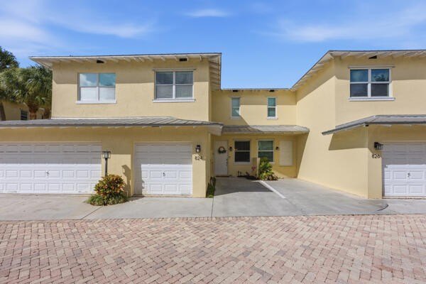 Welcome to Old Florida Bungalow Townhomes. A tastefully - photo 2