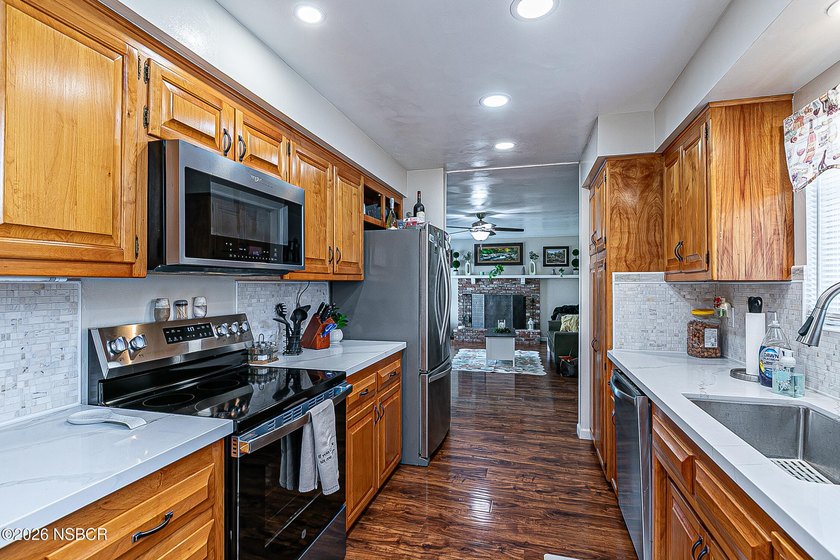 Welcome to your new Orcutt home! This beautifully updated - photo 6