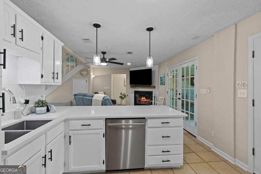 0PEN H0USE THIS SAT. JUNE 13TH FROM 1-3PM.. Welcome home to this - photo 11