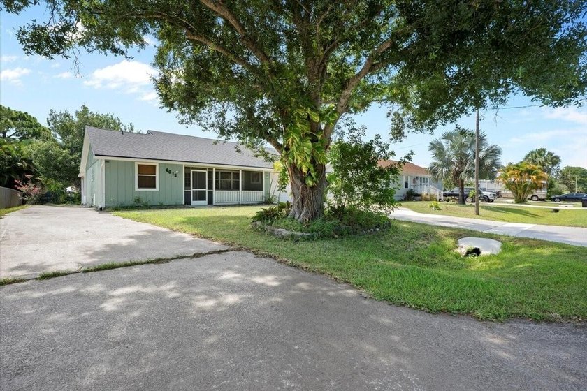 Welcome to this beautifully updated 3-bedroom, 2-bath, 2-car - photo 3