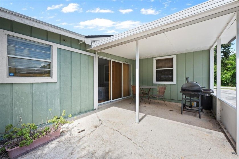 Welcome to this beautifully updated 3-bedroom, 2-bath, 2-car - photo 6