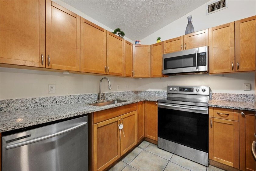 Welcome to this beautifully updated 3-bedroom, 2-bath, 2-car - photo 9