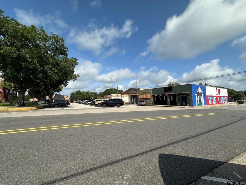 Prime Downtown Quitman, TX Commercial Building, Turnkey - photo 11