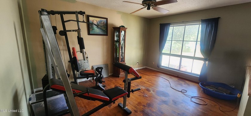 Spacious and full of potential-- a wonderful opportunity to make - photo 14