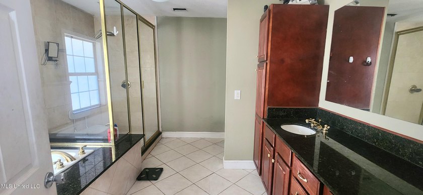 Spacious and full of potential-- a wonderful opportunity to make - photo 17