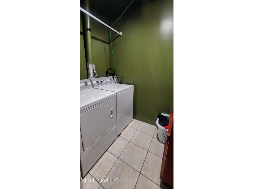 Spacious and full of potential-- a wonderful opportunity to make - photo 20