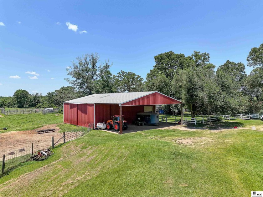 Welcome to your own private retreat! This stunning 4 bedroom, 4 - photo 36