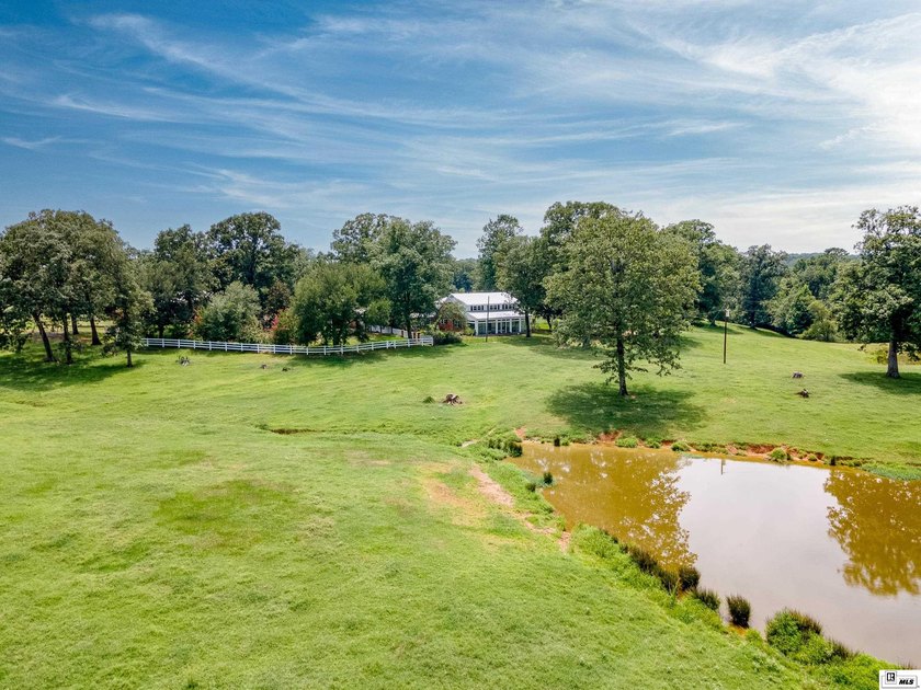 Welcome to your own private retreat! This stunning 4 bedroom, 4 - photo 44