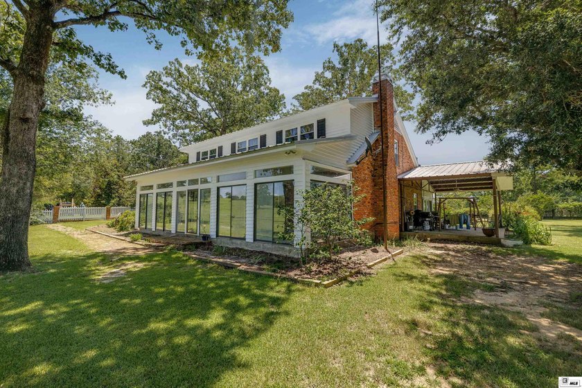 Welcome to your own private retreat! This stunning 4 bedroom, 4 - photo 45