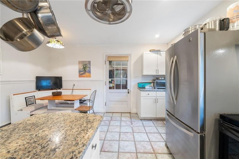 Discover an incredible opportunity in the heart of Wakefield! - photo 3