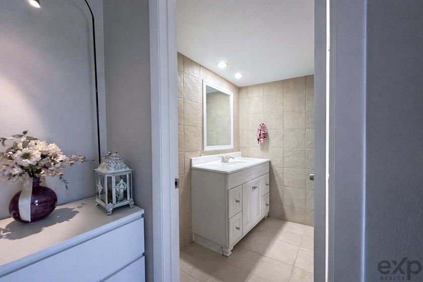Rare opportunity to own a turn-key renovated home in West Palm - photo 5